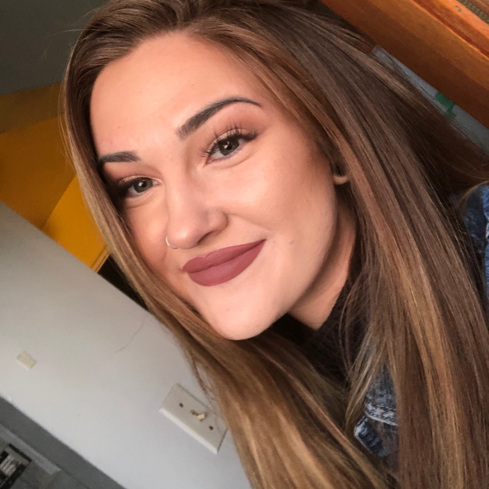 Meet your Posher, Caitlyn